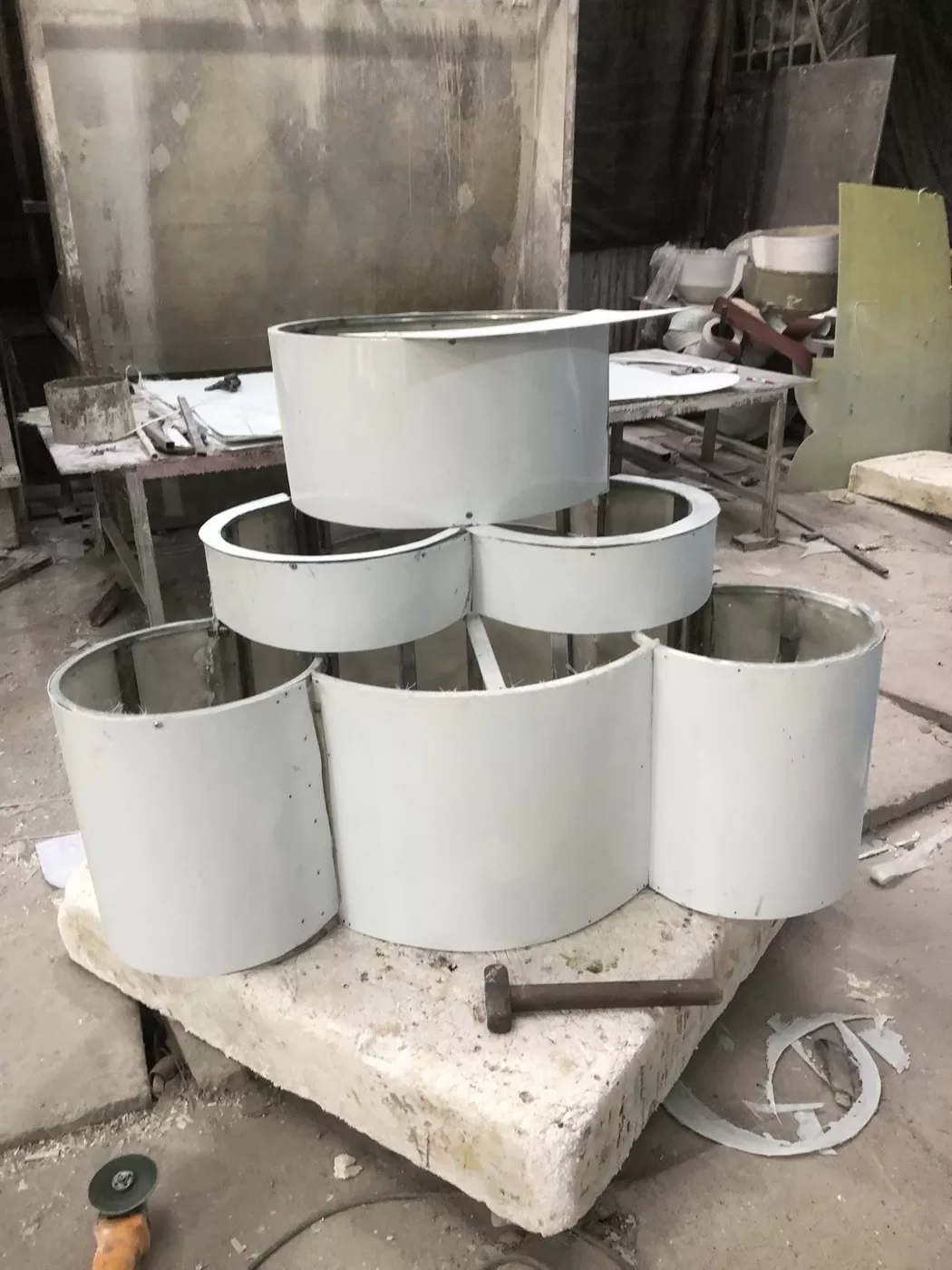 Chậu Bình Lá Composite Cổ Điển – Chậu Trang Trí Đẹp Bền Bỉ | Composite Sài Gòn