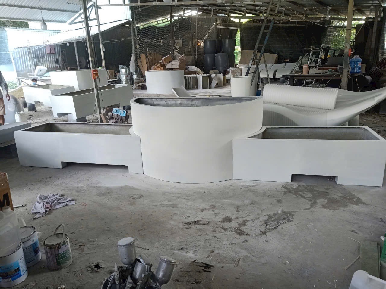 Sản phẩm composite dân dụng đa dạng: ghế FRP, nhà lắp ghép, thuyền và bàn chất lượng cao
