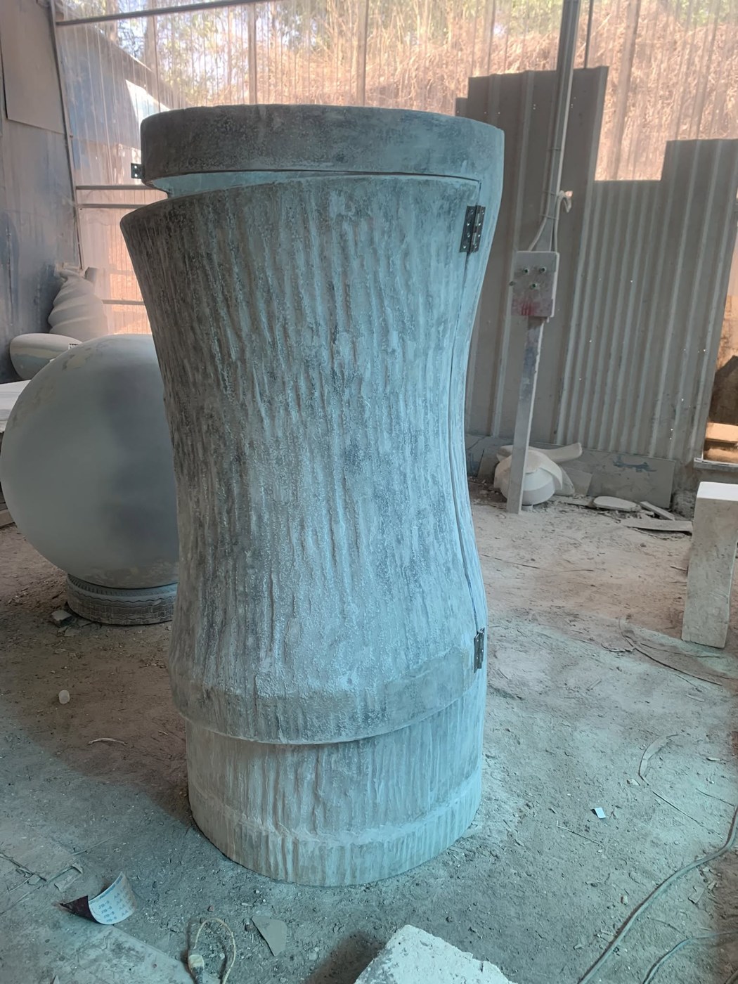 Tuổi thọ composite ngoài trời bền 20-30 năm và cách bảo trì hiệu quả Mô hình composite ngoài trời bền bỉ với tuổi thọ cao